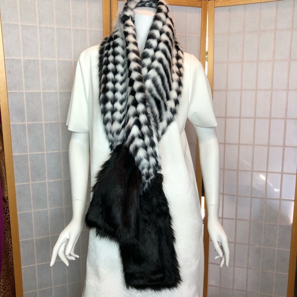 CeLeste by Bibhu Faux Fur Boa - Picture 1 of 6